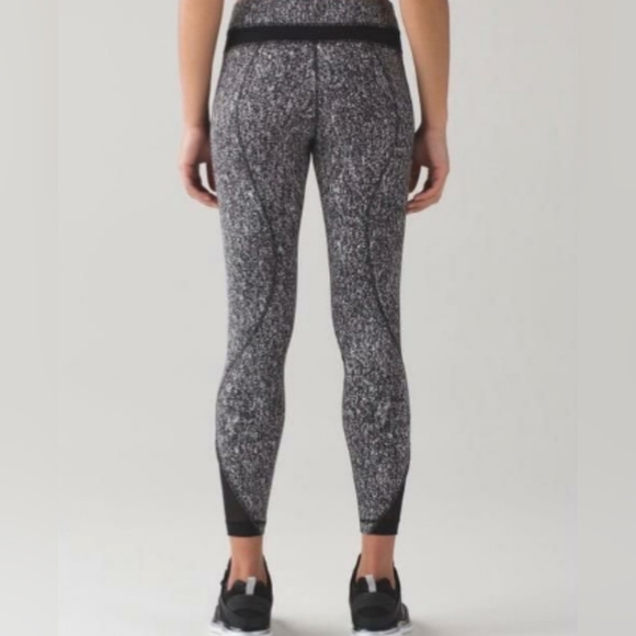 Lululemon Inspire Tight ll (Mesh) - Picture 3 of 9